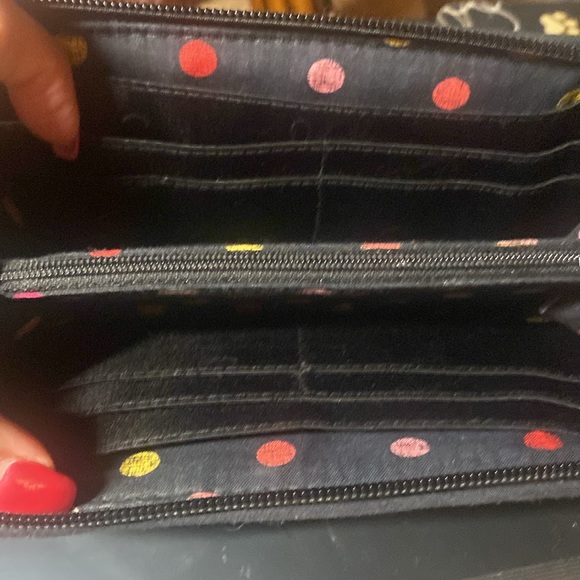 ❌❌SOLD❌❌Vera Bradley Zip Around Floral Wallet - Picture 5 of 14